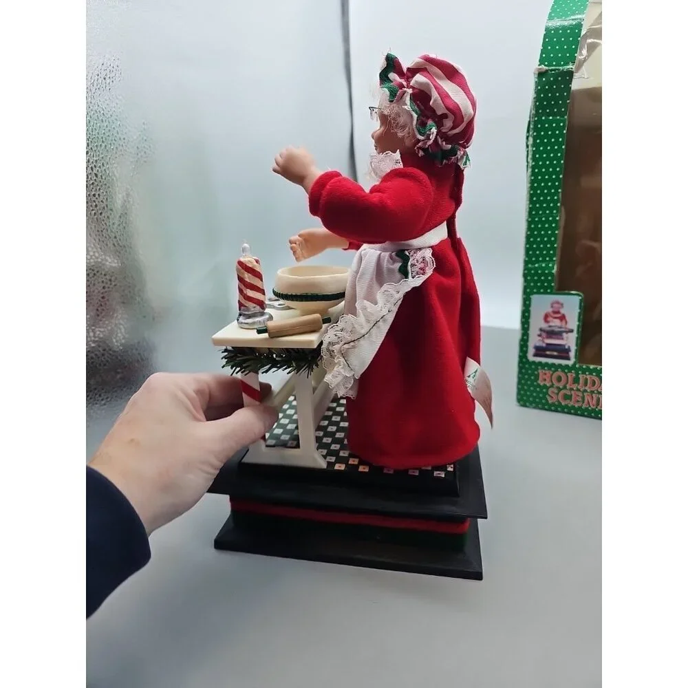 Animated Musical Mrs. Claus Making Cookies Holiday Scene‎ 1992 Not Working
